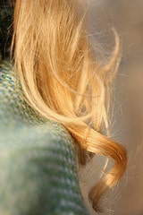 Photo cheveux boucle blonde Boucle blonde cheveux photo détail