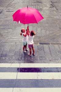 Mary Poppins Anne Laure Jacquart Mary Poppins fillettes parapluie rose photo rue Anne Laure Jacquart