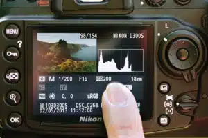 Écran Nikon D300S : histogramme, réglages (ISO, ouverture). Exposer à droite. #photographie