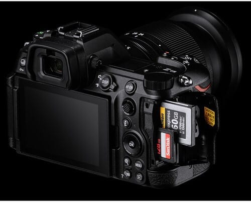 Nikon Z6 III avec son double slot SD-XQD/CFexpress type B