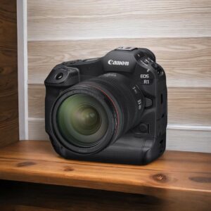Canon EOS R1 avec objectif, appareil photo professionnel.