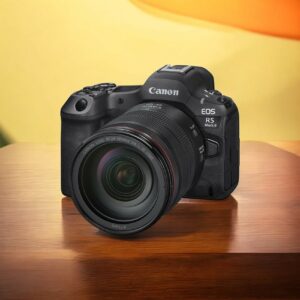 Appareil photo Canon EOS R5 Mark II avec objectif RF. Photographie numérique.