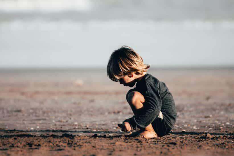 enfant observateur