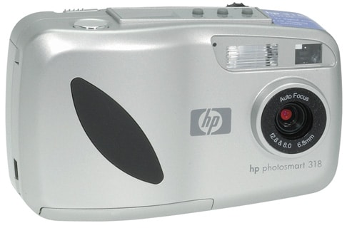 Appareil photo numérique compact HP Photosmart 318 argenté, un classique de la photographie numérique du début des années 2000.