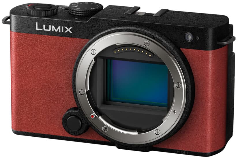 Panasonic Lumix S9 hybride plein format rouge&nbsp;: un appareil photo moderne pour le marché de la photographie.