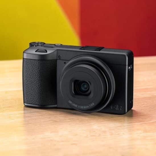 Ricoh GR IV, appareil photo numérique haut de gamme pour 2026. Compact et performant, idéal pour la photographie quotidienne.
