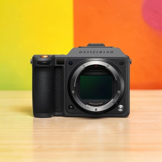 Hasselblad X2D II 100C de face&nbsp;: appareil photo moyen format haute résolution pour la photographie professionnelle.