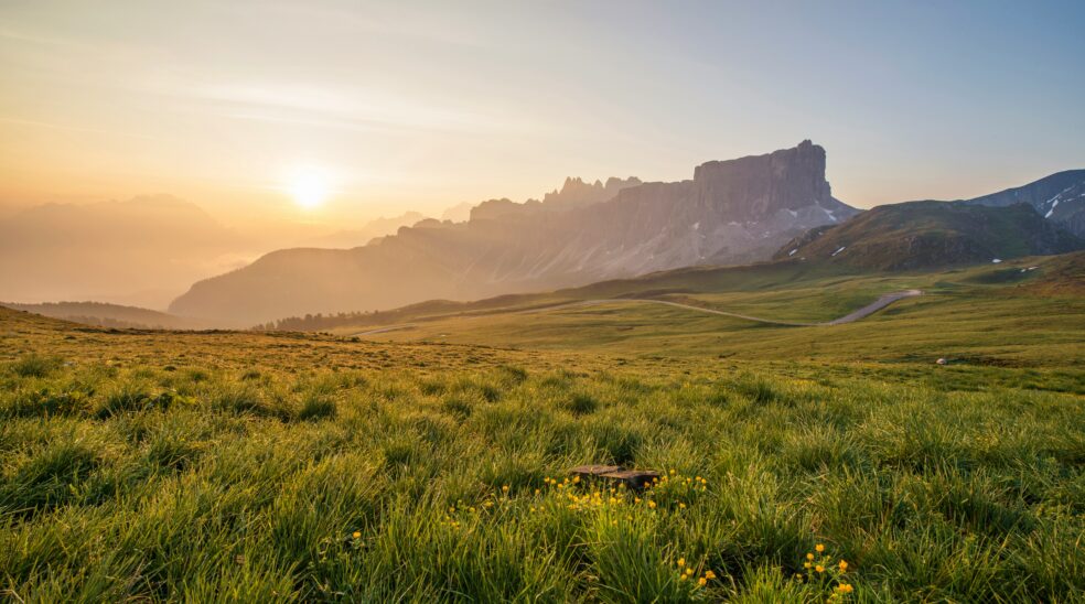 Photo de paysage de montagne en lumière douce, illustrant les réglages appareil photo pour le paysage.