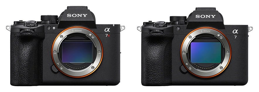 Sony A7R VI et Sony A7 V vus de face (comparaison de taille)